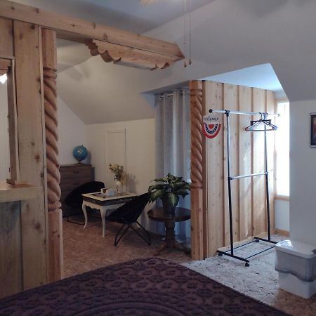 Quiet Upstairs Studio Close To Town 420 Friendly Trinidad Exterior photo